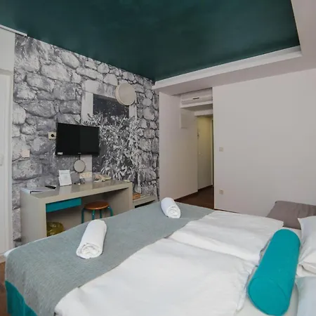 Hotel Ivando 4*
